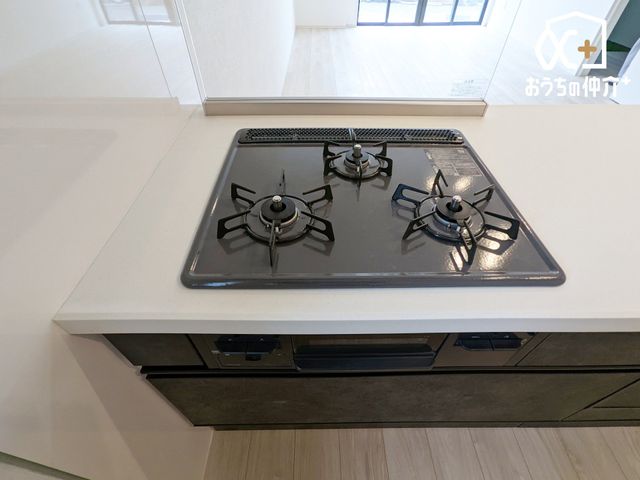 �L�b�`�� �����ɒ������ł��Ă��������͂��ǂ�3���R�����̃L�b�`���ł��B�������͖����̂��ƂȂ̂Ō����ǂ����������ł���̂͊������ł��ˁB