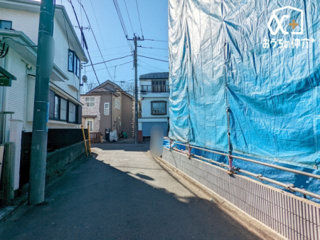 ���n�O�ώʐ^ �O�ʓ��H�͂S�������ɖʂ��Ă��܂��B