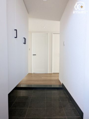 ���� �����t���̃V���[�Y�{�b�N�X�t���ł��B�C�⏬��������������[�ł���̂ŁA���ւ��X�b�L�����������̐g�x�x�����K�ɂȂ�܂��B