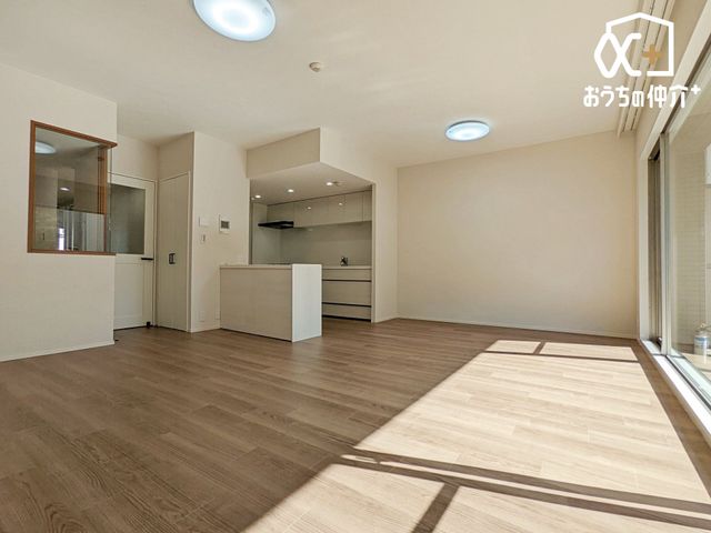 ���r���O ������̑傫�ȑ����炽���Ղ�z�����������ޖ��邢���r���O�B�Ƒ��c���⃊���b�N�X�^�C���ɍœK�ȊJ�������ӂ���Ԃł��B