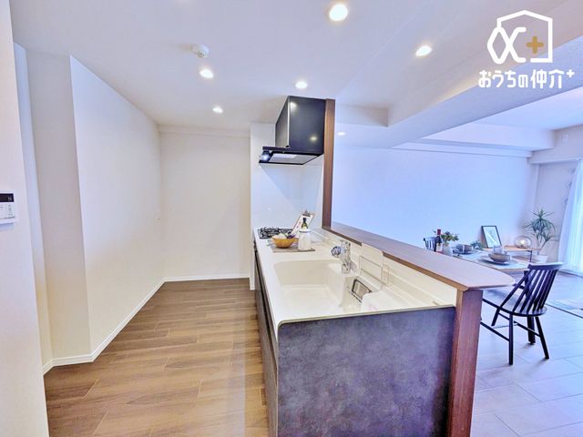 �L�b�`�� �g���₷�������Ɩ��邢��ԂŁA�����������Ɗy�����Ȃ�L�b�`���B�Ƒ��Ƃ̉�b���͂��ޏꏊ�ɁB