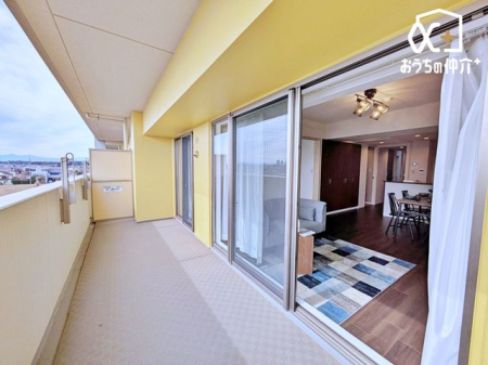 �o���R�j�[ ���]�������̃o���R�j�[�ŁA��i�⒩���̔����������\�B���X�̕�炵�ɖ����Ƃ�Ƃ���B