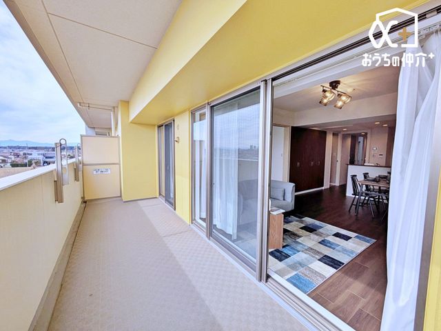 �o���R�j�[ ���]�������̃o���R�j�[�ŁA��i�⒩���̔����������\�B���X�̕�炵�ɖ����Ƃ�Ƃ���B