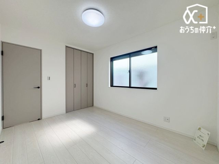 �Q�� �Q���ɃI�X�X����6.0���m���̗l�q�ł��B�N���[�[�b�g���t���Ă���A�Q��E�ߗނ����łȂ��A�V�[�Y���I�t�̂��̂��L�x�Ɏ��[�\�ȐQ���ł��B