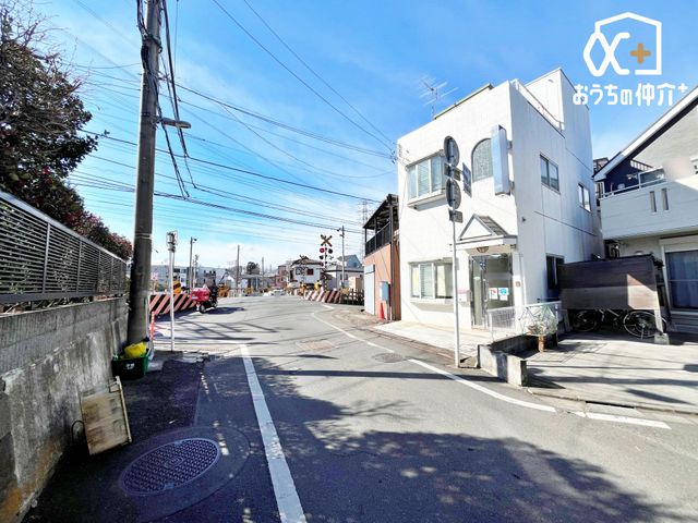 ���n�y�n�ʐ^ �d�ԁE�Ԃ̃A�N�Z�X���ǍD�ȑO�ʓ��H�B��ʂ̗��֐����d���������Ɍ��������n���ł��B