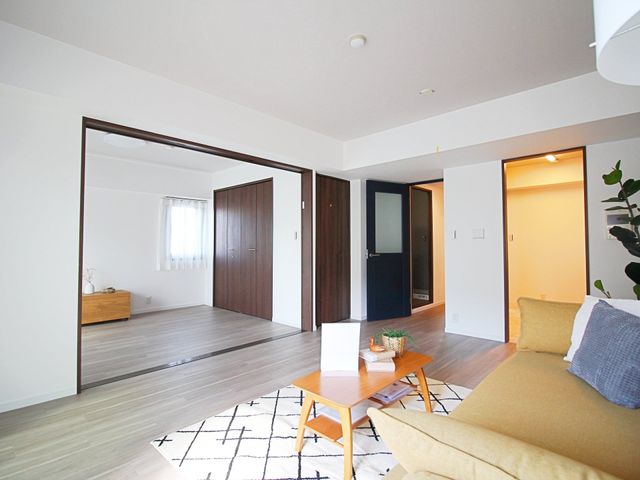 ���r���O �����݂̂���i�`�������e�C�X�g��LDK�B�̂�т肭�낮�\�t�@��A���H�����y���ރ_�C�j���O�Z�b�g��u���Ă��������͂���܂���B