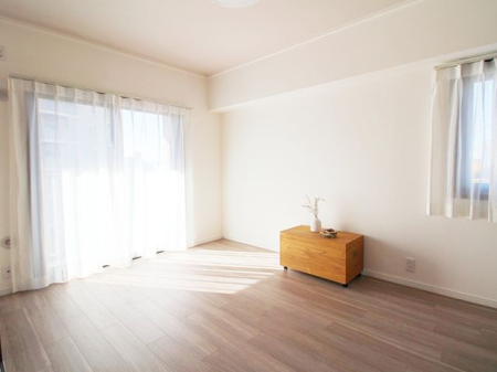 ���̑����� ���r���O���̖�6���̗m���B�����J���ă��r���O�ƌq���Ďg�����Ƃ��ł��܂��B