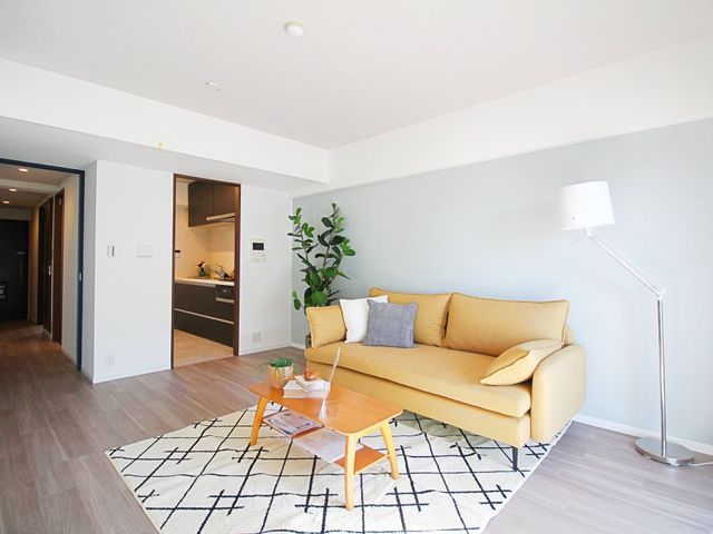 ���r���O ���R���������Ղ荷�����ލL�X�Ƃ�����Ԃ͉Ƒ��Ƃ̉�b���e�݁A�S�n�悢�ЂƂƂ������o���܂��B