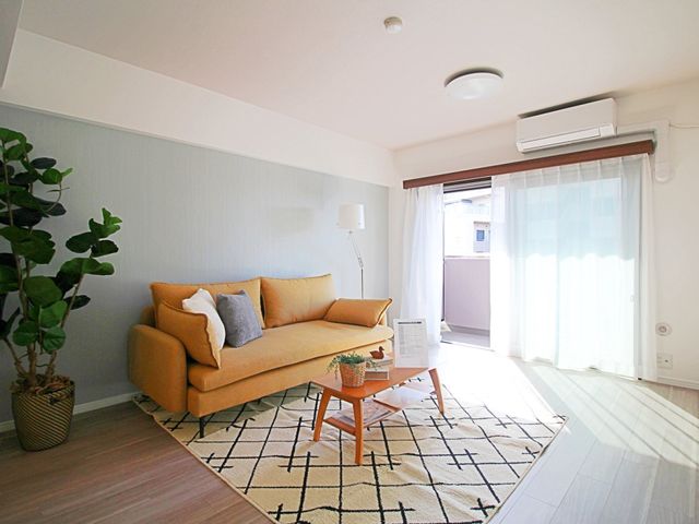 ���r���O ������̑傫�ȑ����炽���Ղ�z�����������ޖ��邢���r���O�B�Ƒ��c���⃊���b�N�X�^�C���ɍœK�ȁA�J�������ӂ���Ԃł��B