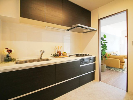 �L�b�`�� �����g���L�b�`�������炱���A�H���̏������y�������ԂɁA�Z�������ł��X���[�Y�ɖ��ʂȂ���Ƃł���A���������ȒP�ɂł���ȂǁA�������y��������L�b�`���X�y�[�X�ł��B