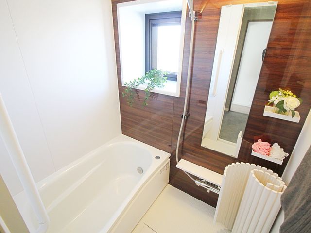 ���� �傫�ȑ��̂��閾�邢�o�X���[���B���������t���������������B�J�V�̂�����ɂ����􂵂܂��B�傫�ȑ������Ă���A���C����������s���܂��B�L�X�Ƃ��������ő���L�΂��ă����b�N�X�ł��܂��B