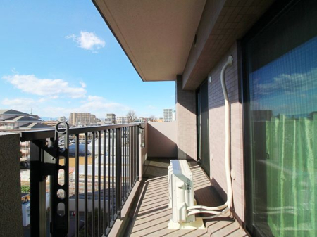 �o���R�j�[ ���炩�ȗz�˂��������~���o���R�j�[�B���w�i�ɐS�n�悢�������������Ă����܂��B����O�֏o�ĊJ�����𖡂킦���Ԃł��B