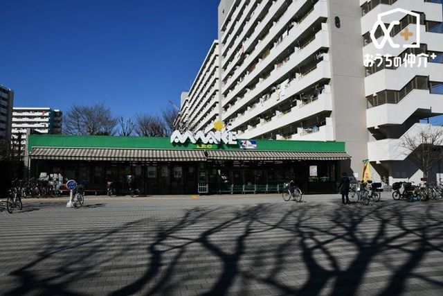 ���ӊ� �X�[�p�[���܂������R�w�O�X �k��4���B�y�c�Ǝ��ԁz10������22�����j����9������ 300m