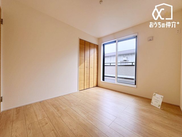 �q������ �q�������ɃI�X�X���ȗm���̗l�q�ł��B�o���R�j�[�ɖʂ��Ă��邽�߁A���C�����₷���q�������B���[�X�y�[�X����������Ƃ������܂��B