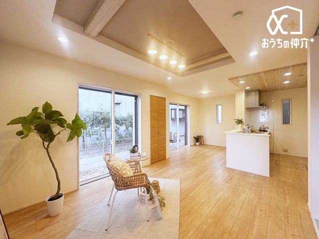 ���r���O �Z�܂��̒��S�ł���A�J�����̂���LDK�͉Ƒ��c�R���Ԃ���b���e�݂܂�