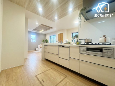 �L�b�`�� �L�b�`������̓��r���O�S�̂����n����Ԏ�B�����Ȃ��q�l���V�ԗl�q�������Ȃ���̂�������A�_�C�j���O�e�[�u���Ŋw�K���邨�q�l�ɂ�����ƃA�h�o�C�X���ł���݌v�ł��B