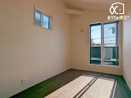 �q������ �q�������ɃI�X�X���ȗm���̗l�q�ł��B�o���R�j�[�ɖʂ��Ă��邽�ߊ��C�����₷���B���邳���\���Ȃ������ł��B