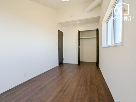 ���̑����� 2�K�@6.25���̗m���ɂ̓N���[�[�b�g�������B���������X�b�L���Еt���܂��B