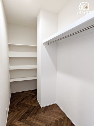 ���[ �L�b�`�����̍L�X�Ƃ����p���g���[�I�H�i�̃X�g�b�N���ɕ֗��ł��B�ЊQ���ɔ����ă��[�����O�X�g�b�N���\�I