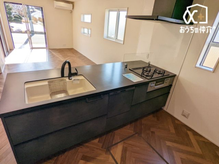 �L�b�`�� �L�b�`������̓��r���O�S�̂����n����Ԏ��ł��B���q�l���V�ԗl�q�������Ȃ���̂�������_�C�j���O�e�[�u���Ŋw�K���邨�q�l�ɂ�����ƃA�h�o�C�X���ł���݌v�ł��B