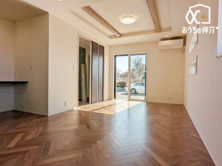 ���r���O ������̑傫�ȑ����炽���Ղ�z�����������ޖ��邢���r���O�B�Ƒ��c���⃊���b�N�X�^�C���ɍœK�ȊJ�������ӂ���Ԃł��B