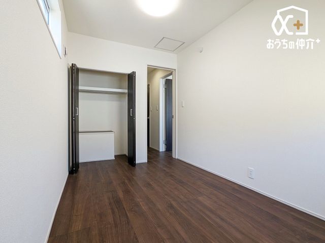 �Q�� �Q���ɃI�X�X���Ȗ�6.25���m���̗l�q�ł��B�N���[�[�b�g���t���Ă���A�Q��E�ߗޓ����L�x�Ɏ��[�\�ȐQ���ł��B