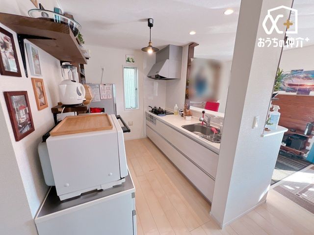 �L�b�`�� �����g���L�b�`�������炱���A�H���̏������y�������ԂɁA�Z�������ł��X���[�Y�ɖ��ʂȂ���Ƃł���A���������ȒP�ɂł���ȂǁA�������y��������L�b�`���X�y�[�X�ł��B