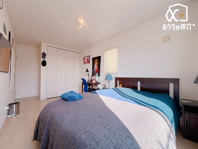 �Q�� ��8���̃N���[�[�b�g�t����Q��