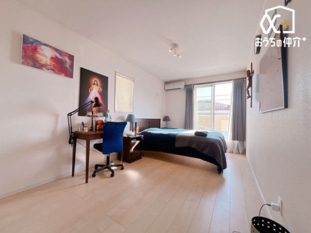 �Q�� ��8���̃N���[�[�b�g�t����Q��