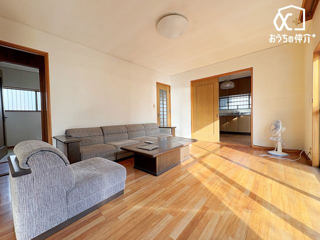 ���r���O -