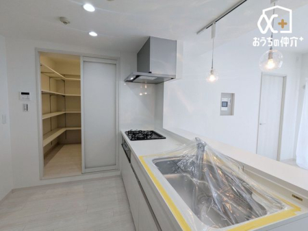 �L�b�`�� �L�b�`�����ɂ̓p���g���[�������B�������₷�����������ł������ɂ���⒲�������o���Ďg�����Ƃ��ł��܂��B