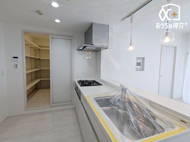 �L�b�`�� �L�b�`�����ɂ̓p���g���[�������B�������₷�����������ł������ɂ���⒲�������o���Ďg�����Ƃ��ł��܂��B