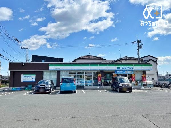 ���ӊ� �t�@�~���[�}�[�g���v���ē쒬�X �k��5���B�c�Ǝ��ԁF24���ԁ@���ԏ�F�L�@�@�����ԏꂪ�L���A�Ԃł̃A�N�Z�X�ǍD 330m