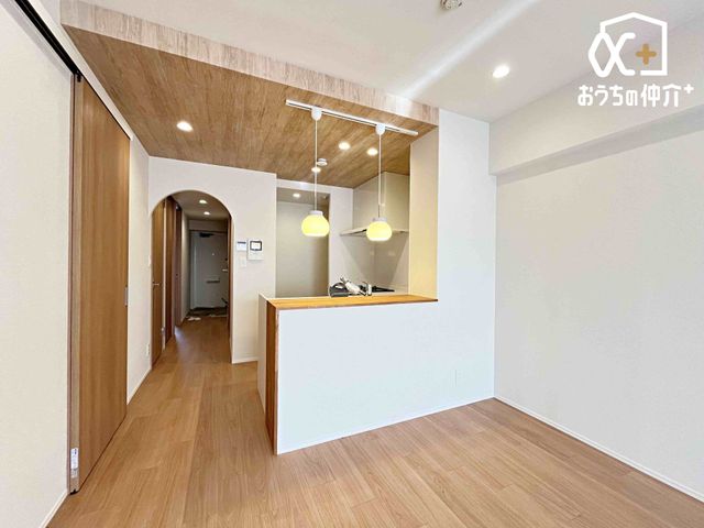 �L�b�`�� �����g���L�b�`�������炱���A�H���̏������y�������ԂɁA�Z�������ł��X���[�Y�ɖ��ʂȂ���Ƃł���A���������ȒP�ɂł���ȂǁA�������y��������L�b�`���X�y�[�X�ł��B