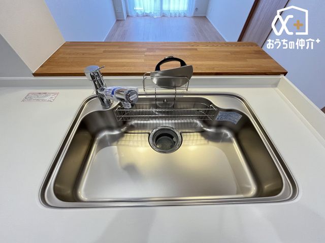 �L�b�`�� �L�X�Ƃ����V���N�̗l�q�ł��B�􂢕�������V���N�́A�����̐􂢕����y�������Ă���܂��B