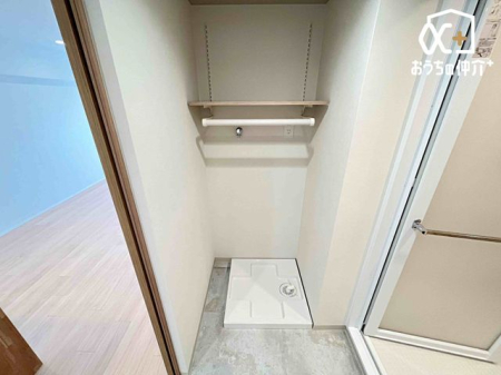 ���ʑ�E���ʏ� ����@�u��̗l�q�B�㕔�ɂ̓n���K�[�p�C�v������֗��ł��B