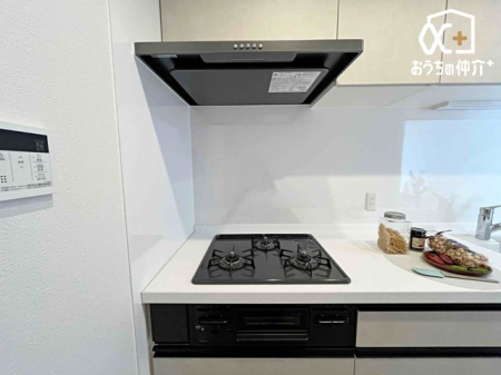 �L�b�`�� ������������O���R�����̗l�q�ł��B�u�߂�E�ύ��ޓ��̍�Ƃ������ɏo����R�����ł��B