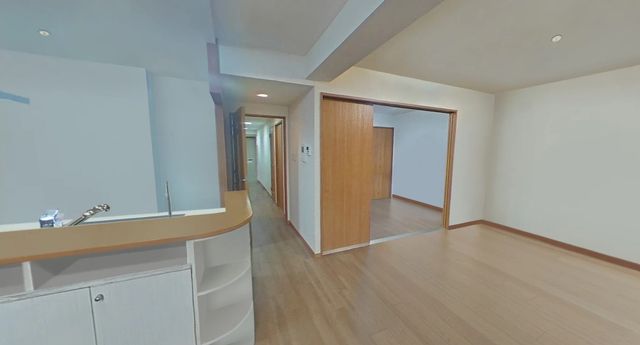 ���r���O �L�X�Ƃ����J�����̂��郊�r���O���[���͉Ƒ��̌e���̏�ɍœK�ł��B���[�X�y�[�X���[�����Ă���A�X�b�L���Ƃ�����炵�������܂��B