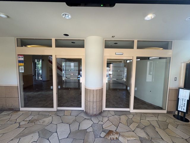 �G���g�����X �������̂���A�����������G���g�����X�B�����x���n�ɑ����^�΂�Ă݂܂��񂩁H���ЃX�^�b�t�����ē��������܂��̂ł��C�y�ɂ��₢���킹���������܂��B