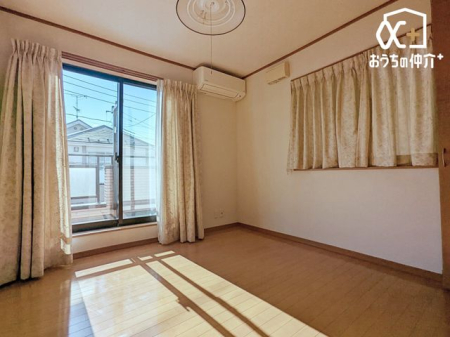 �q������ �q�������ɃI�X�X���Ȗ�5.39���m���̗l�q�B��e�ʂ̃N���[�[�b�g���t���Ă��邽�߁A���q�l�̕׋�����E�ߗށE�Q����֗��Ɏ��[�\�ł��B