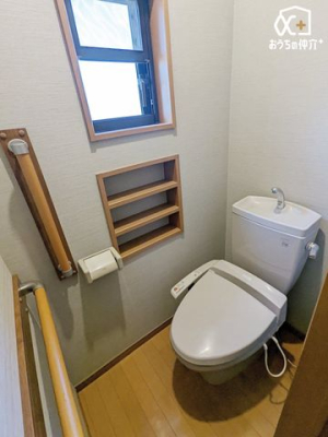 �g�C�� �����̂���2�K�̉������֍��t�g�C���ł��B�����g���ꏊ�����炱���A�������₨�|�����ȒP�ȃV���v���ȃf�U�C�����̗p���܂����B