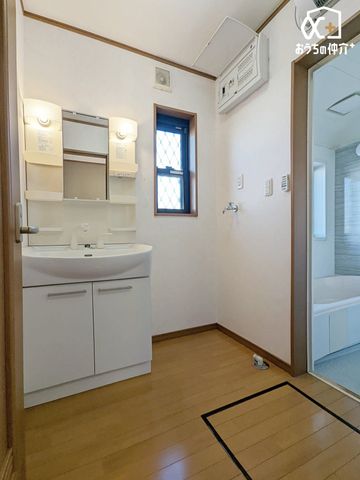 ���ʑ�E���ʏ� �������̂�����ʏ��́A�V���v���ł���Ȃ���L�߂̃X�y�[�X���m�ۂ���Ă���A�����̐g�x�x�₨����ꂪ�X���[�Y�ɍs���܂��B