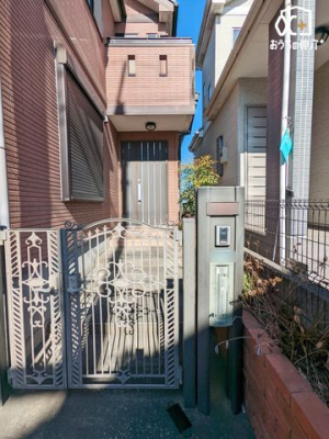 ���� �O���猩�����ւ܂��̗l�q�ł��B���񌻒n�ɑ����^��ł����������������������B