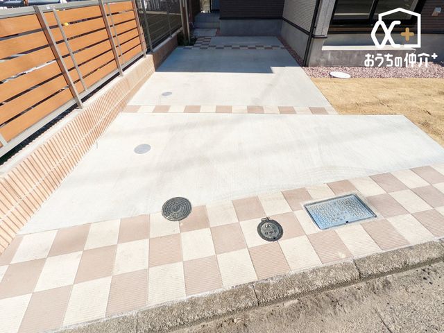  �J�[�X�y�[�X�̗l�q�B�Ԓʂ�̏��Ȃ��O�ʓ��H�ł��Ԃ̏o����������N���N�ł��B