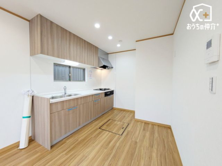 �L�b�`�� �`Kitchen�`�����g���L�b�`�������炱���A�H���̏������y�������ԂɁA�Z�������ł��X���[�Y�ɖ��ʂȂ���Ƃł���A���������ȒP�ɂł���ȂǁA�������y��������L�b�`���X�y�[�X�Ɏd�グ�܂����B