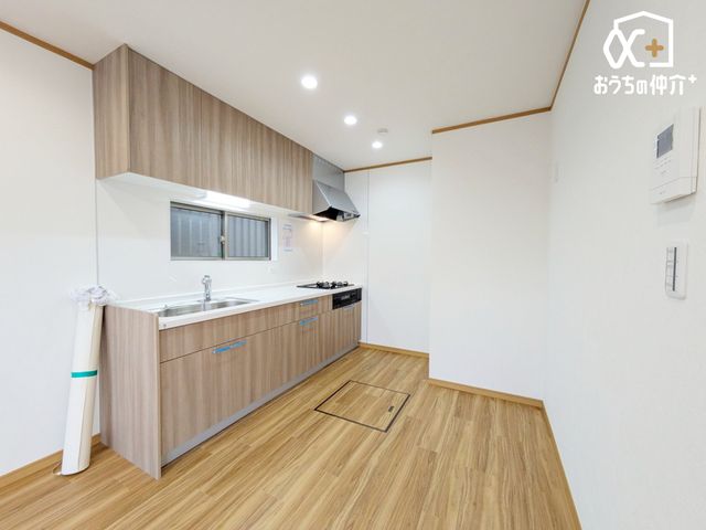 �L�b�`�� �`Kitchen�`�����g���L�b�`�������炱���A�H���̏������y�������ԂɁA�Z�������ł��X���[�Y�ɖ��ʂȂ���Ƃł���A���������ȒP�ɂł���ȂǁA�������y��������L�b�`���X�y�[�X�Ɏd�グ�܂����B