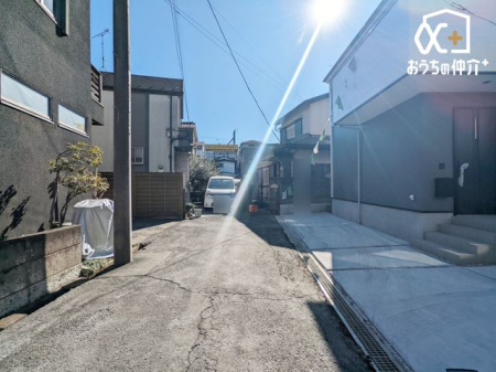 ���n�O�ώʐ^ ������悤�Ȑ��w�i�ɁA���z�̉��b�𑶕��Ɏ󂯂�B�L�т₩�ŊJ���I�Ȓ��]�ƁA�����Ղ�ƍ~�蒍���z���ɁA�����ɏZ�܂��ґ�������Ǝ������Ē����܂��B