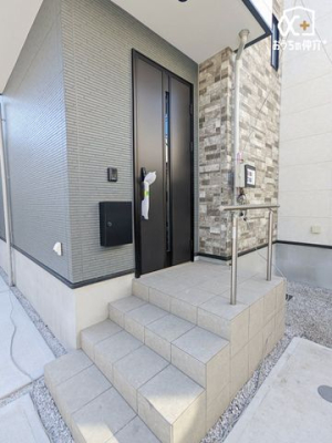 ���� �O���猩�����ւ܂��̗l�q�ł��B���񌻒n�ɑ����^��ł����������������������B