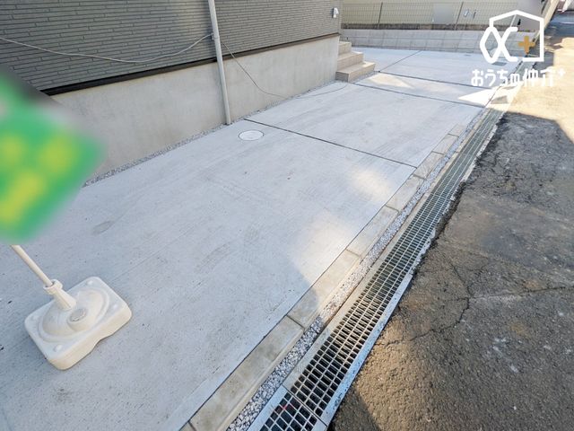  �J�[�X�y�[�X�̗l�q�ł��B�O�ʓ��H�͌�ʗʂ����Ȃ��A���Ԃ̏o����������S���ăX���[�Y�ɍs���܂��B