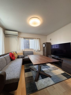 ���r���O �Ƒ��c���̎����߂����k�c�j�B�Ƒ������R�ƏW�܂肽���Ȃ�悤�ȁA�������Ƃ��낰���ԁB�R�ʍ̌��Ŗ��邢�z�˂����������ޖ����̋�ԂŉƑ��c�����B2�K���r���O�œ�������ƃv���C�o�V�[���m�ہI